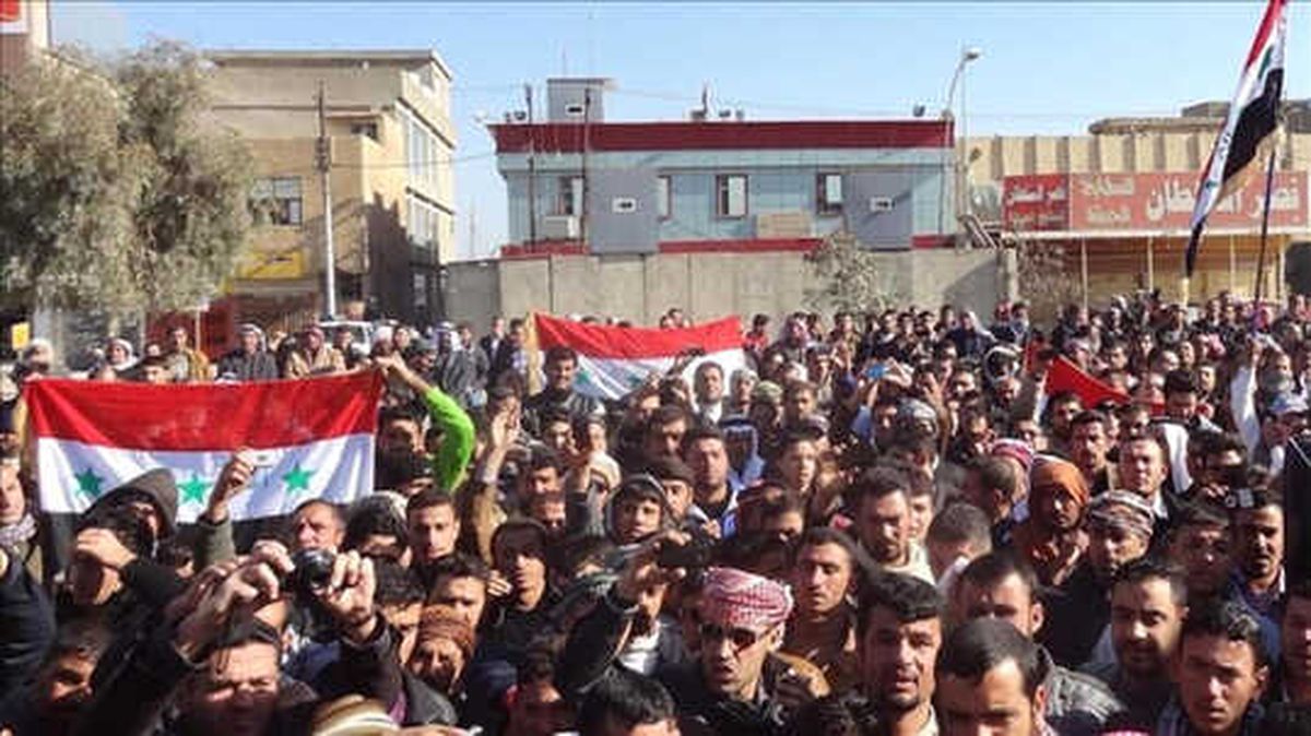 Basra\'da Göstericiler Siyasi Parti ve Kamu Binalarını Ateşe Verdi