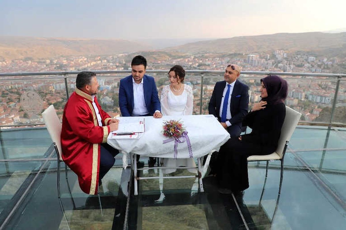 Cam Seyir Terasında Nikah