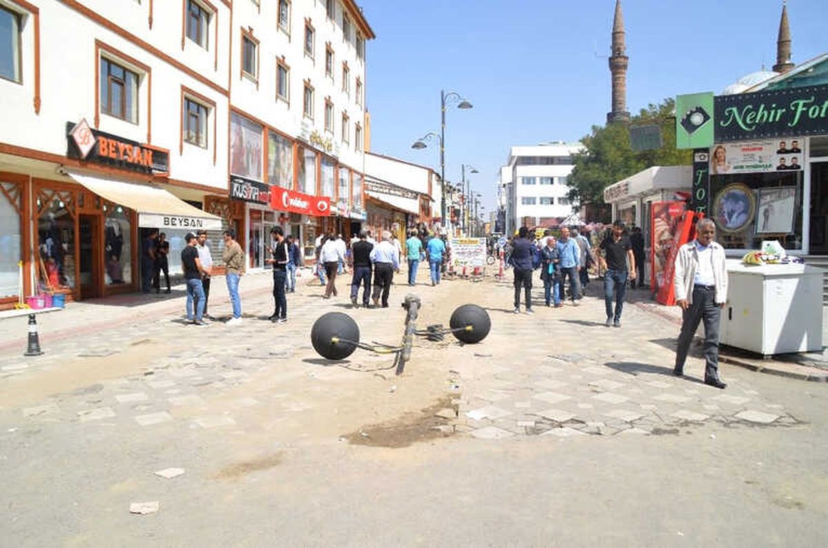 Cumhuriyet Caddesi\'nde Çalışma Başlatıldı