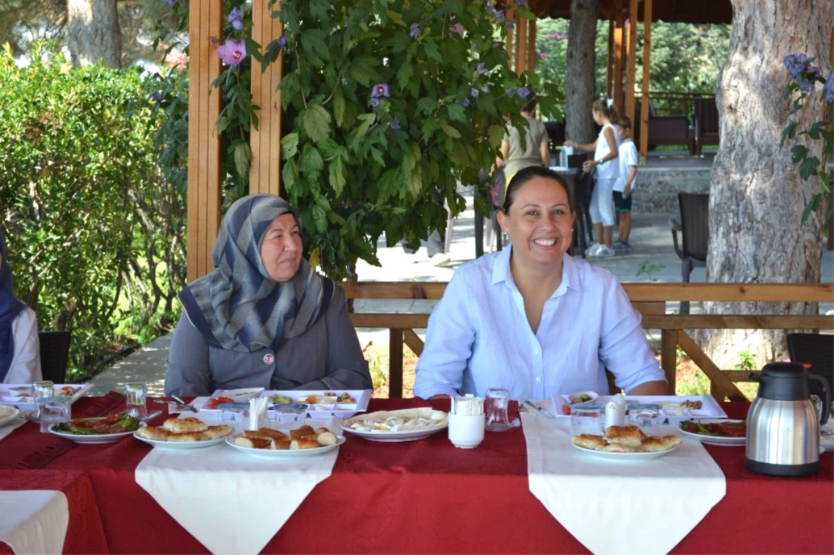 Eğirdir\'de Şehit Anneleri Onuruna Kahvaltı