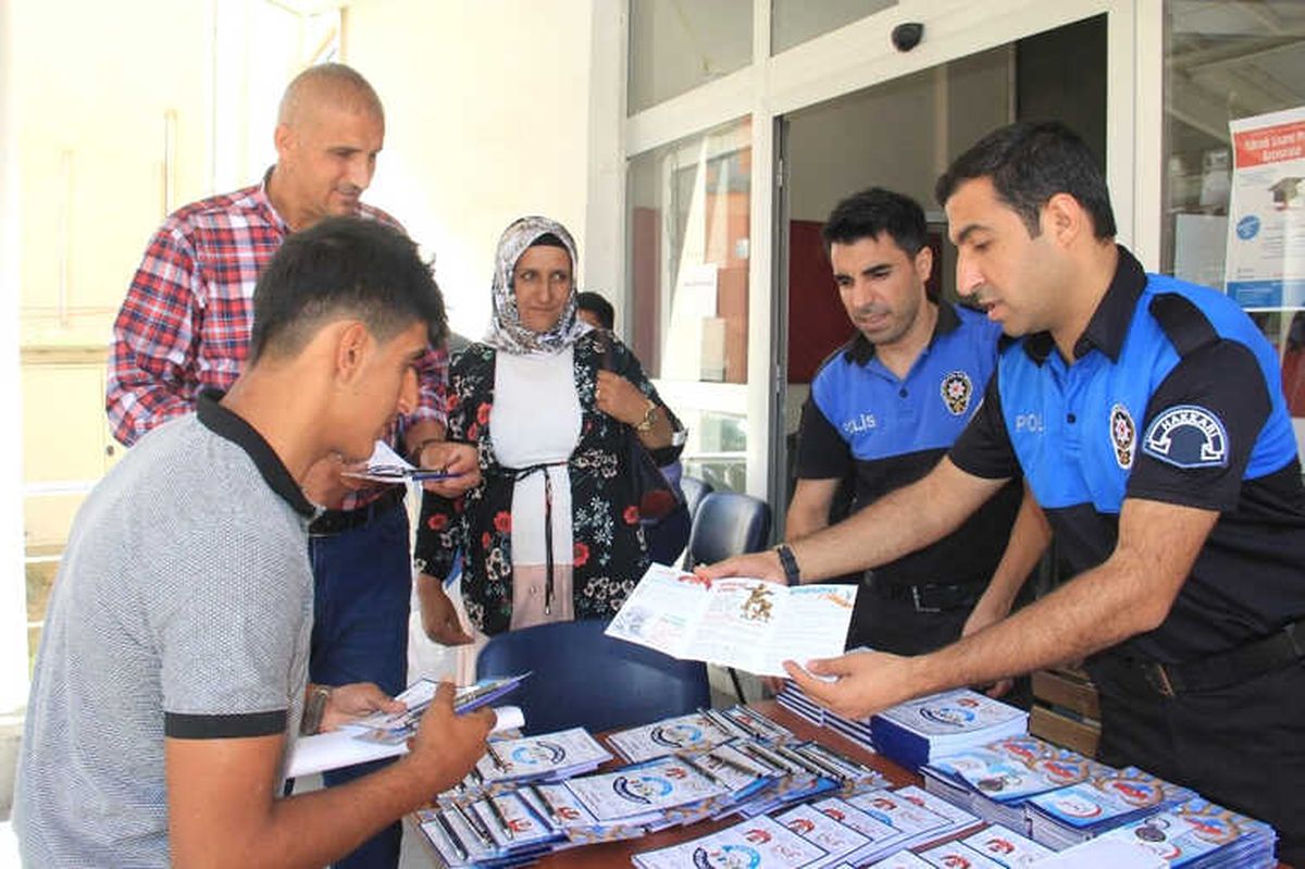 Hakkari\'de Öğrenciler Teröre Karşı Bilgilendirildi