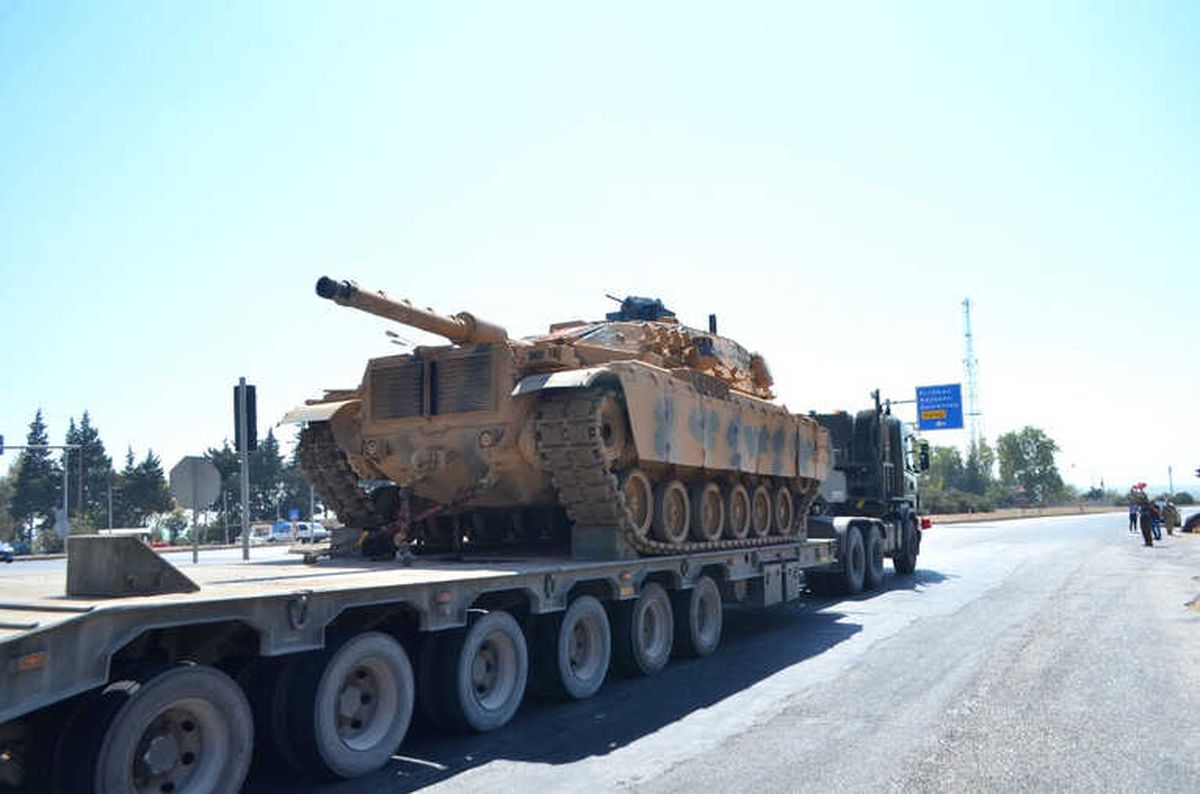 Hatay\'da Askeri Sevkiyat Devam Ediyor