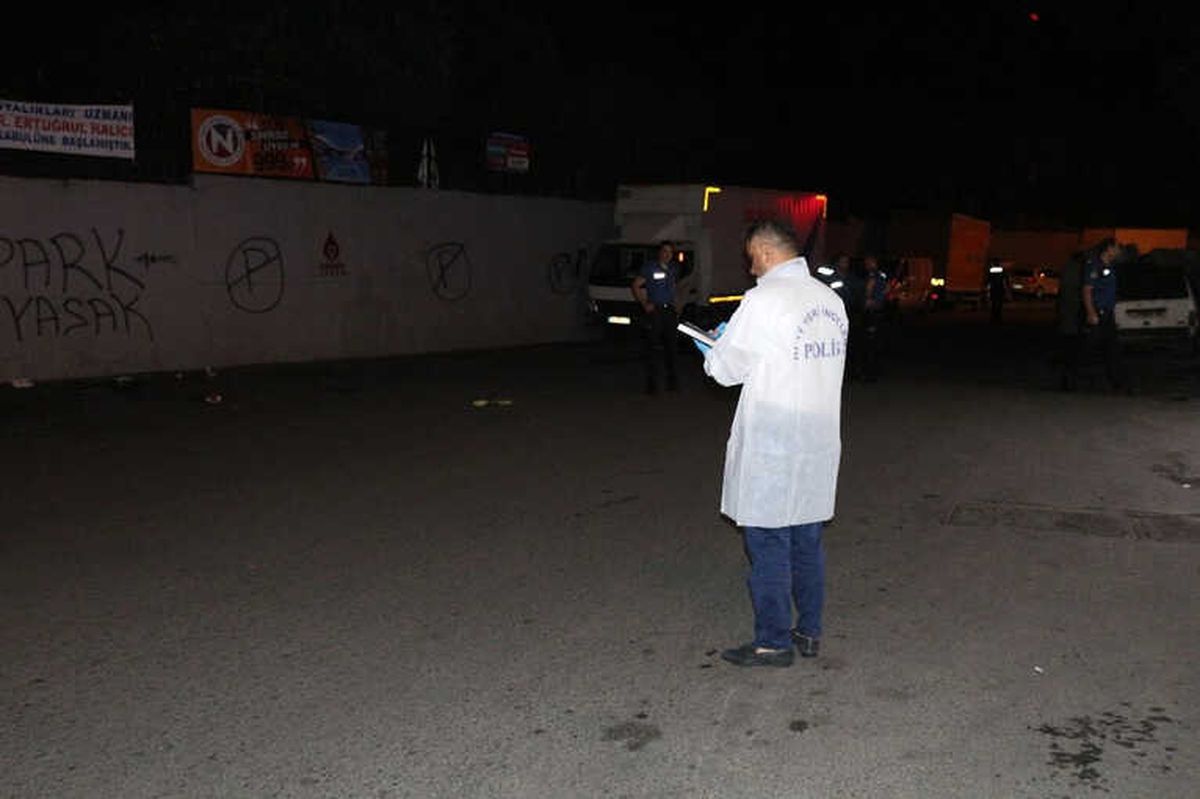 Kağıthane\'de Silahlı, Bıçaklı Kavga: 1\'i Ağır 2 Yaralı