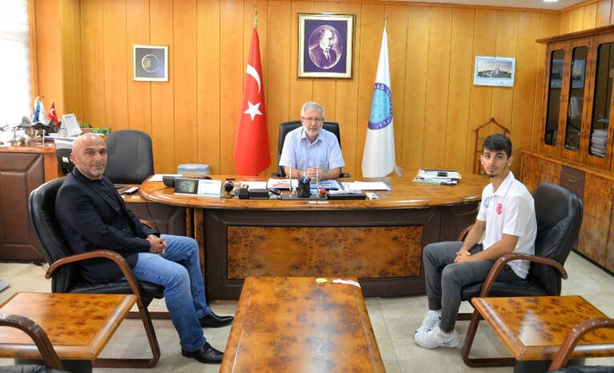 Karatenin \'Messi\'si Rektör Ulcay\'ı Ziyaret Etti