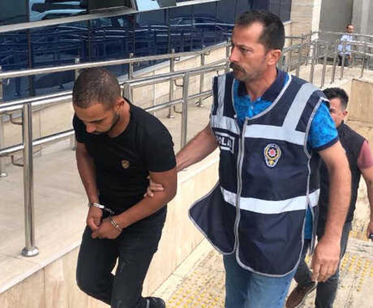 Kendisini \'Polis\' Olarak Tanıtan Dolandırıcı, Operasyonla Yakalandı