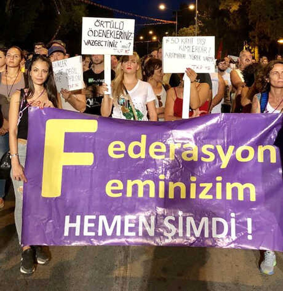 Lefkoşa\'da, Ekonomik Krize Karşı \'Çare Birleşik Federal Kıbrıs\' Eylemi