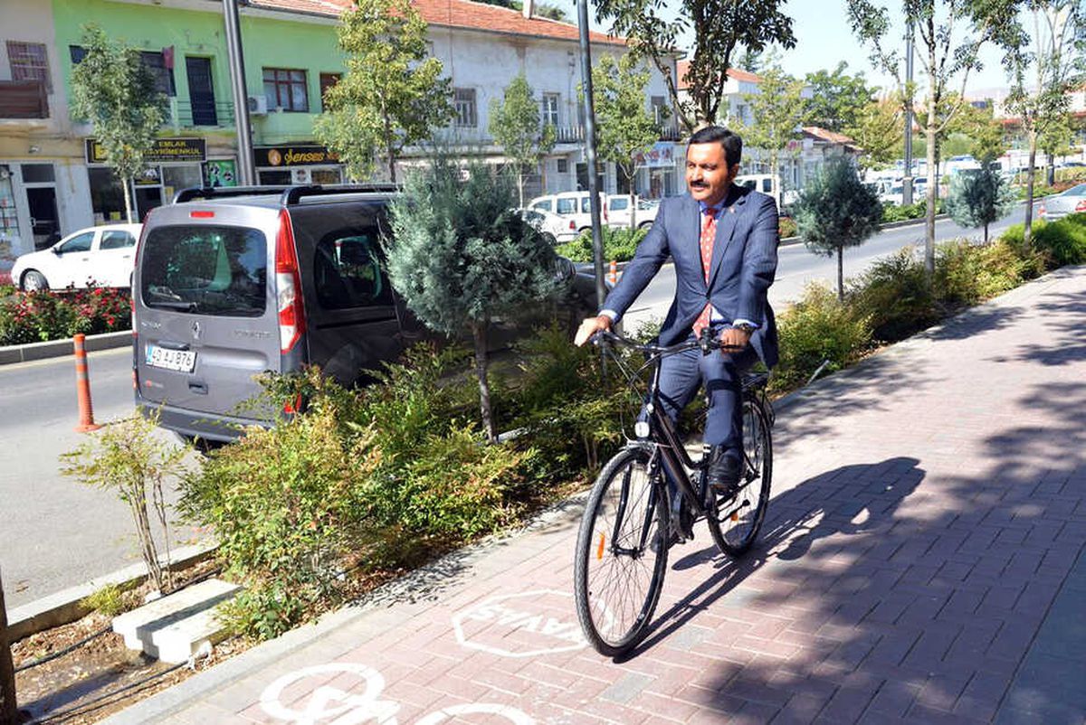 Makam Aracını Terk Eden Başkanlar Bisiklet Turunda Buluşuyor
