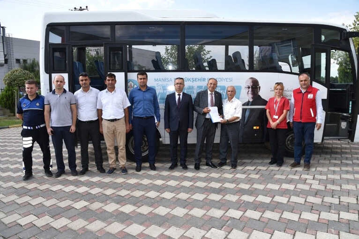 Manisa Büyükşehir\'den Kızılay\'a Araç Desteği
