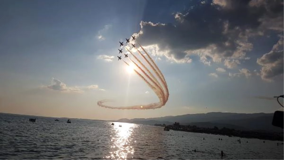 Mysia Havacılık Festivali\'nde \'Türk Yıldızları\' Nefes Kesti