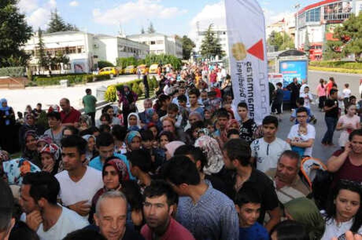 Niğde\'de 1 Ton Ücretsiz Maraş Dondurması Dağıtıldı