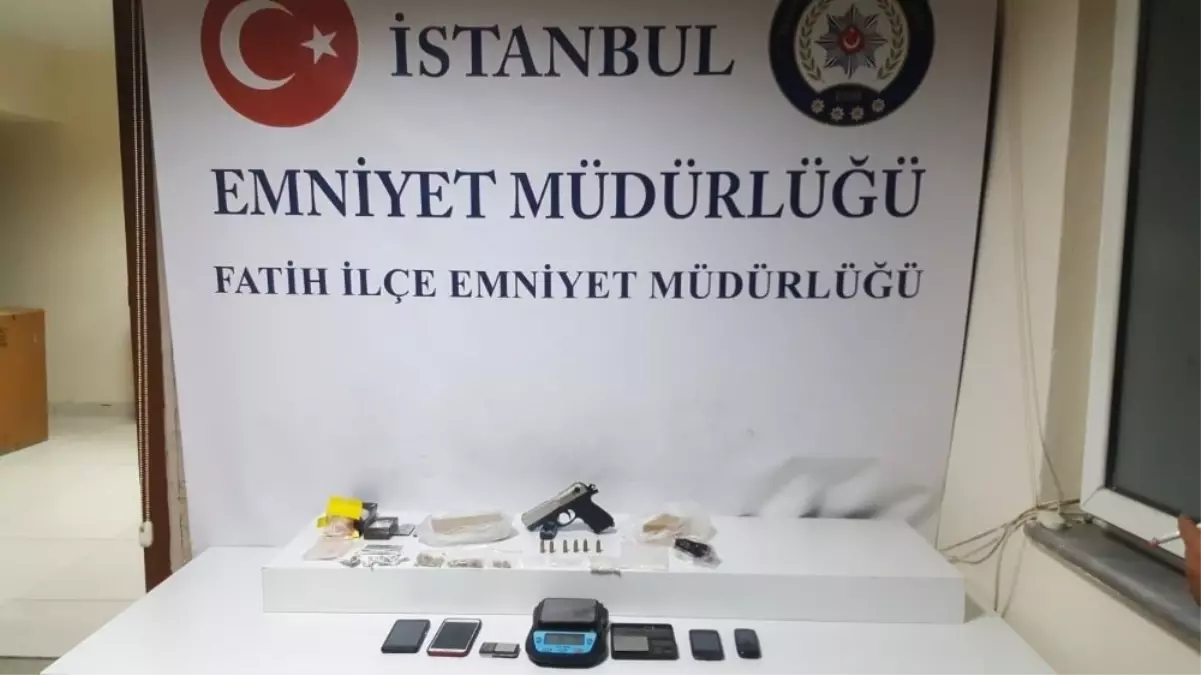 Fatih\'te Polisten Yabancı Uyruklu Uyuşturucu Satıcılarına Operasyon