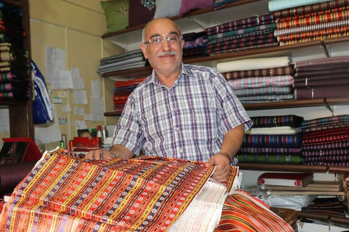 Unutulmaya Yüz Tutan Kutnu Kumaşının Ustalığını Yapıyor