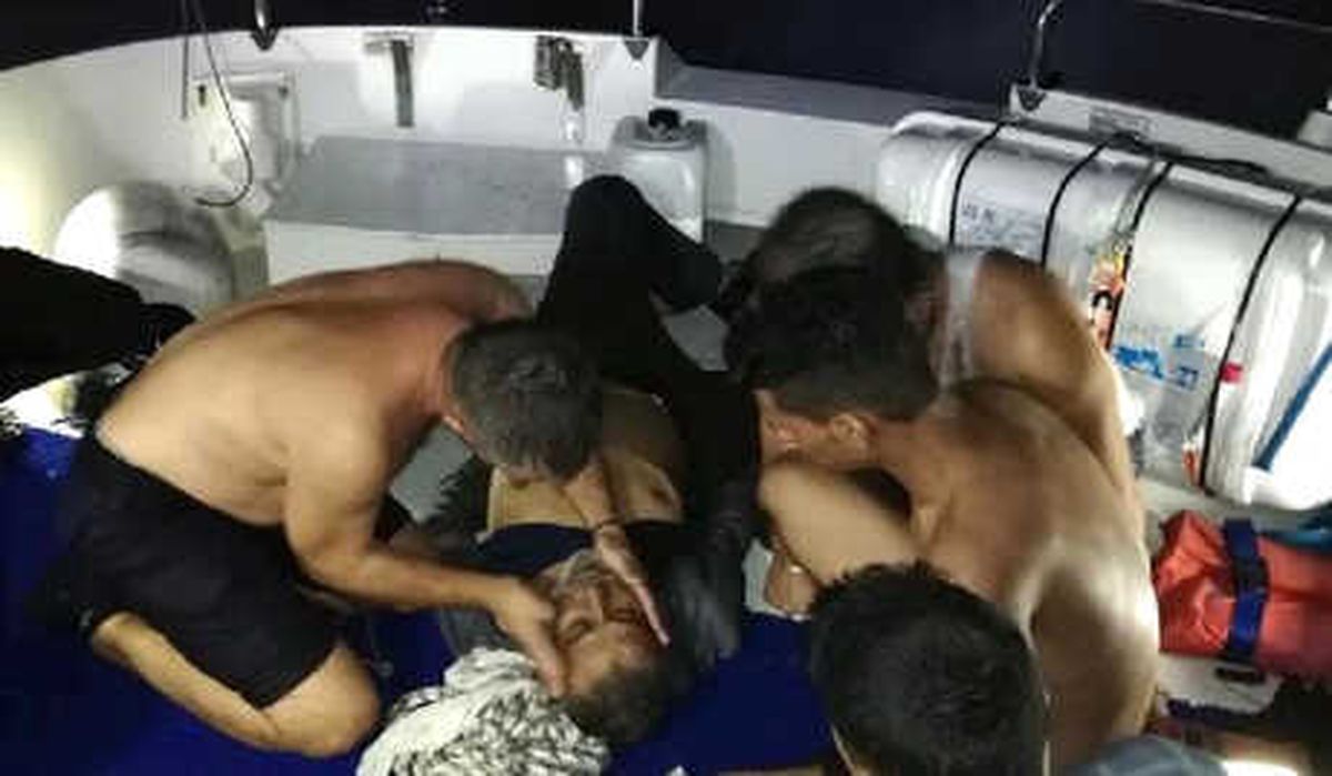 Sahil Güvenlik Ekibi, Bodrum Açıklarında 13 Göçmeni Kurtardı