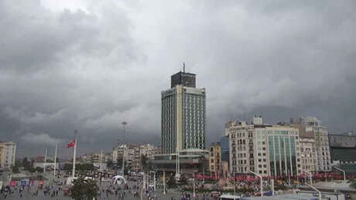 Taksim\'i Kara Bulutlar Kapladı