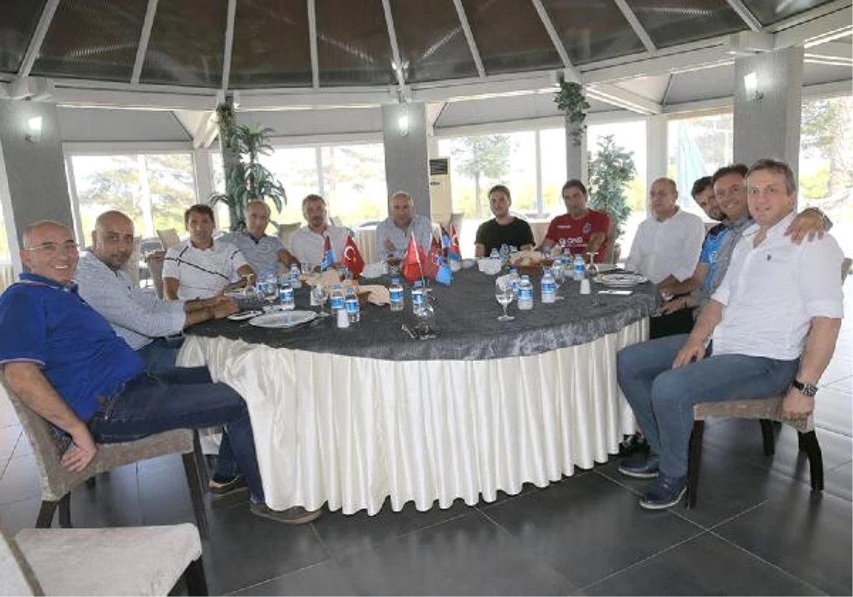 Trabzonsporlu Eski Futbolcular Kulübü Ziyaret Etti