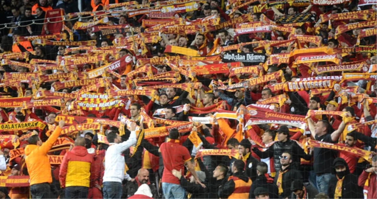 Türk Taraftarlar, Schalke Maçının Biletlerine Hücum Etti, 80 Bin Kişi Sıraya Girdi