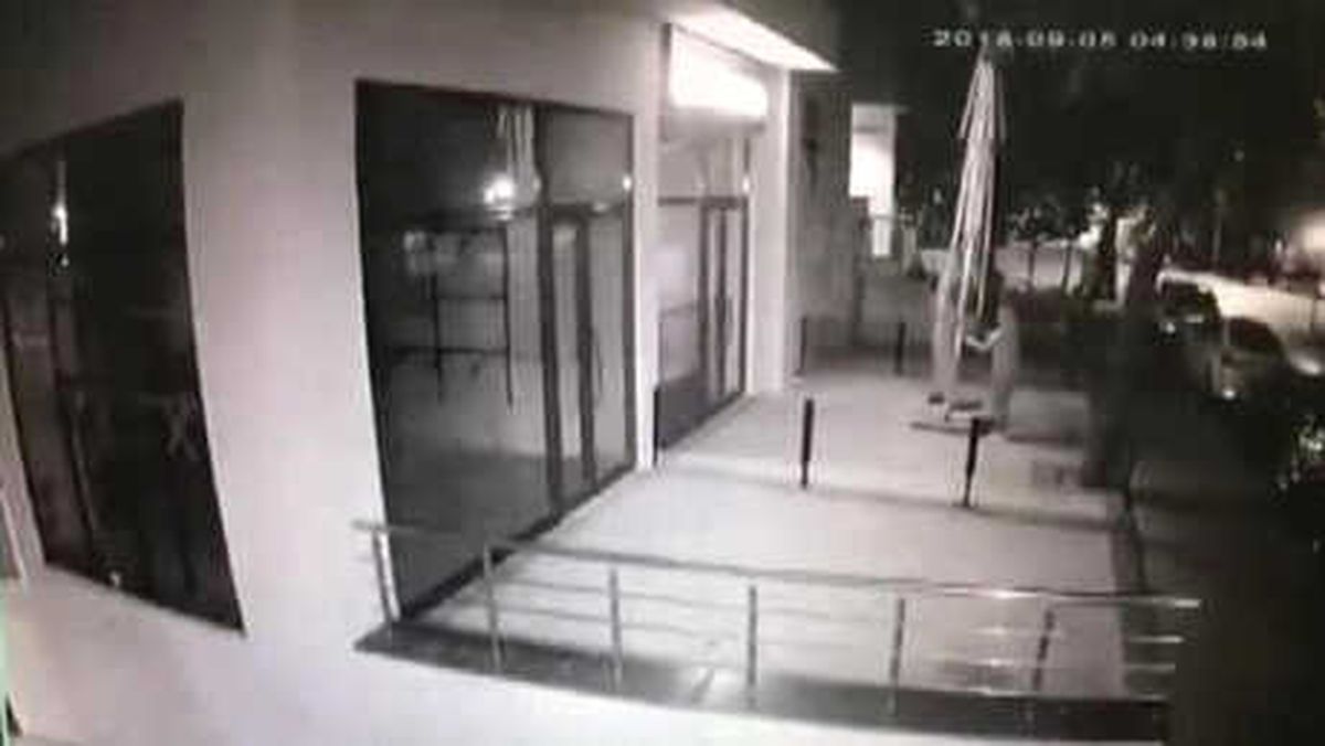 200 Kilogramlık Şemsiyeyi Böyle Çaldılar