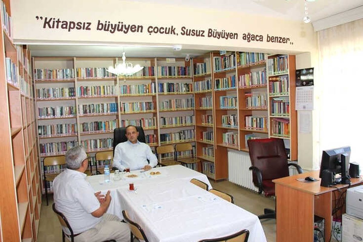 3 Bin Nüfuslu İlçede 12 Bin Kitaplı Örnek Kütüphane