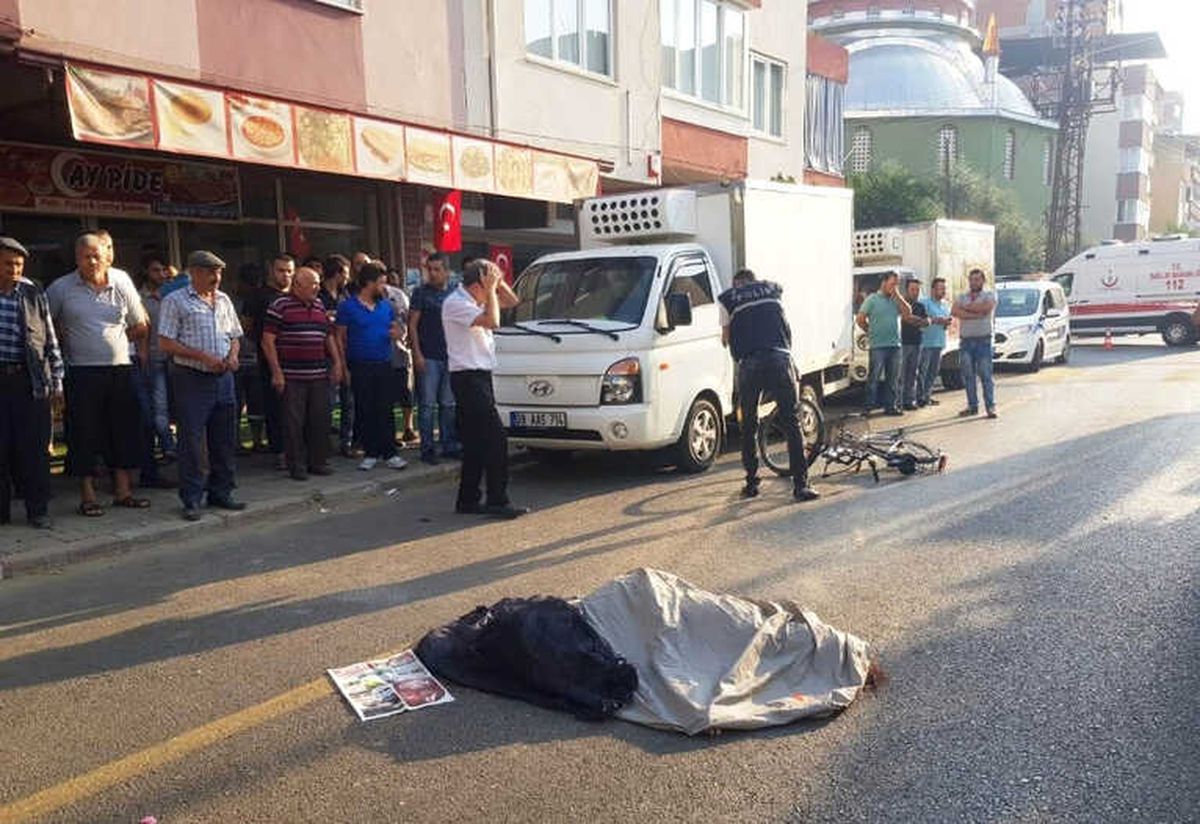 Açılan Kapıya Çarpıp Midibüsün Altında Kalan Kadının Son Görüntüleri Ortaya Çıktı