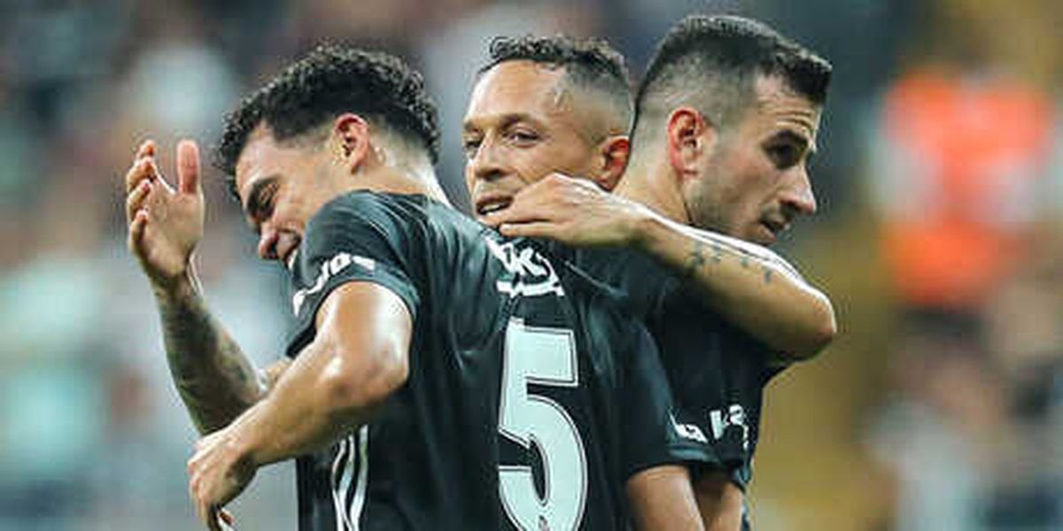 Adriano 1+1 Yıllık Teklifi Kabul Etti!