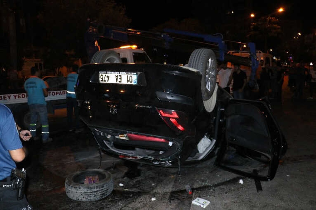 Ağaca Çarpan Otomobil Takla Attı: 4 Yaralı