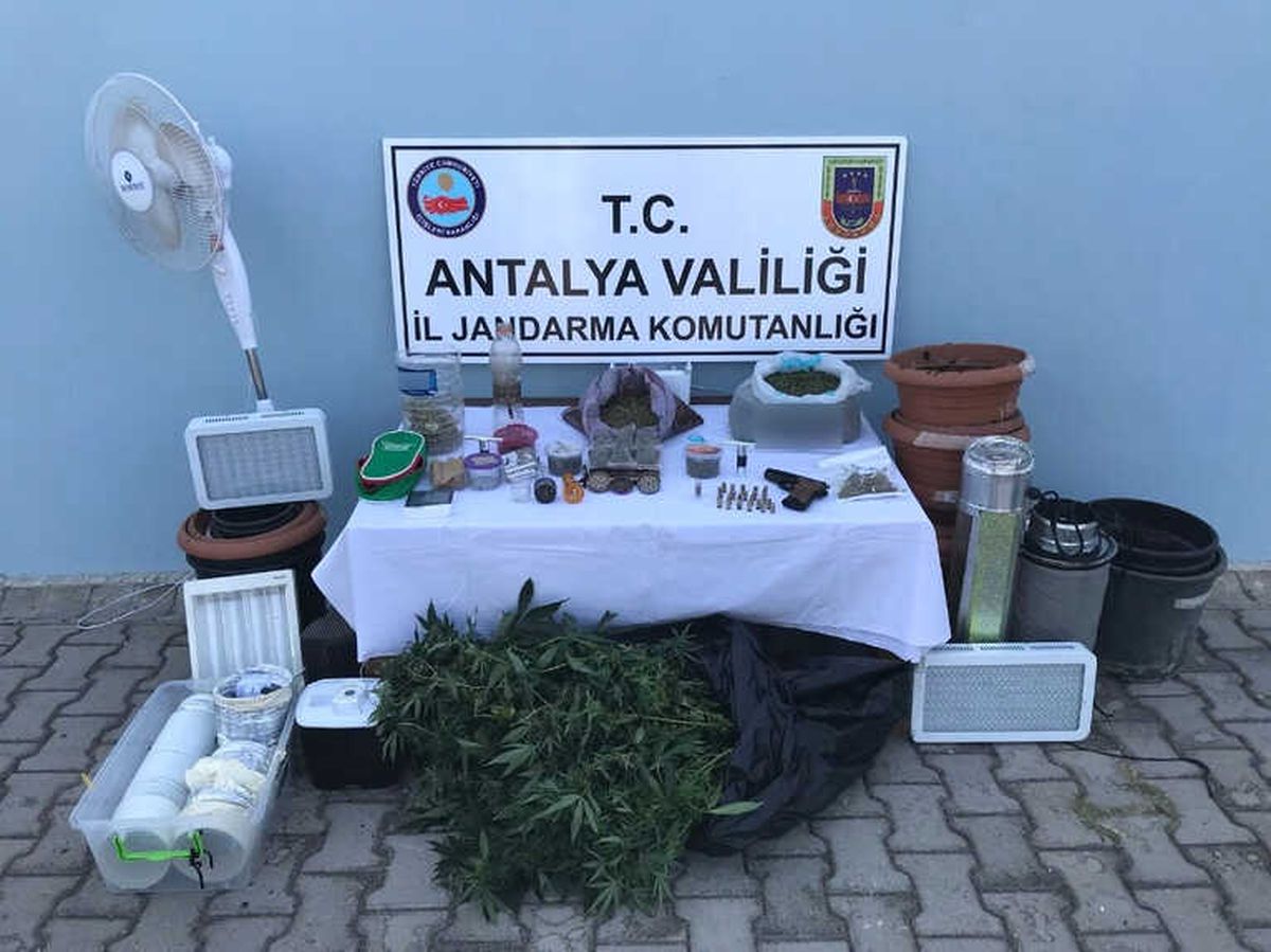 Alanya\'da İki Ayrı Adrese Uyuşturucu Baskını