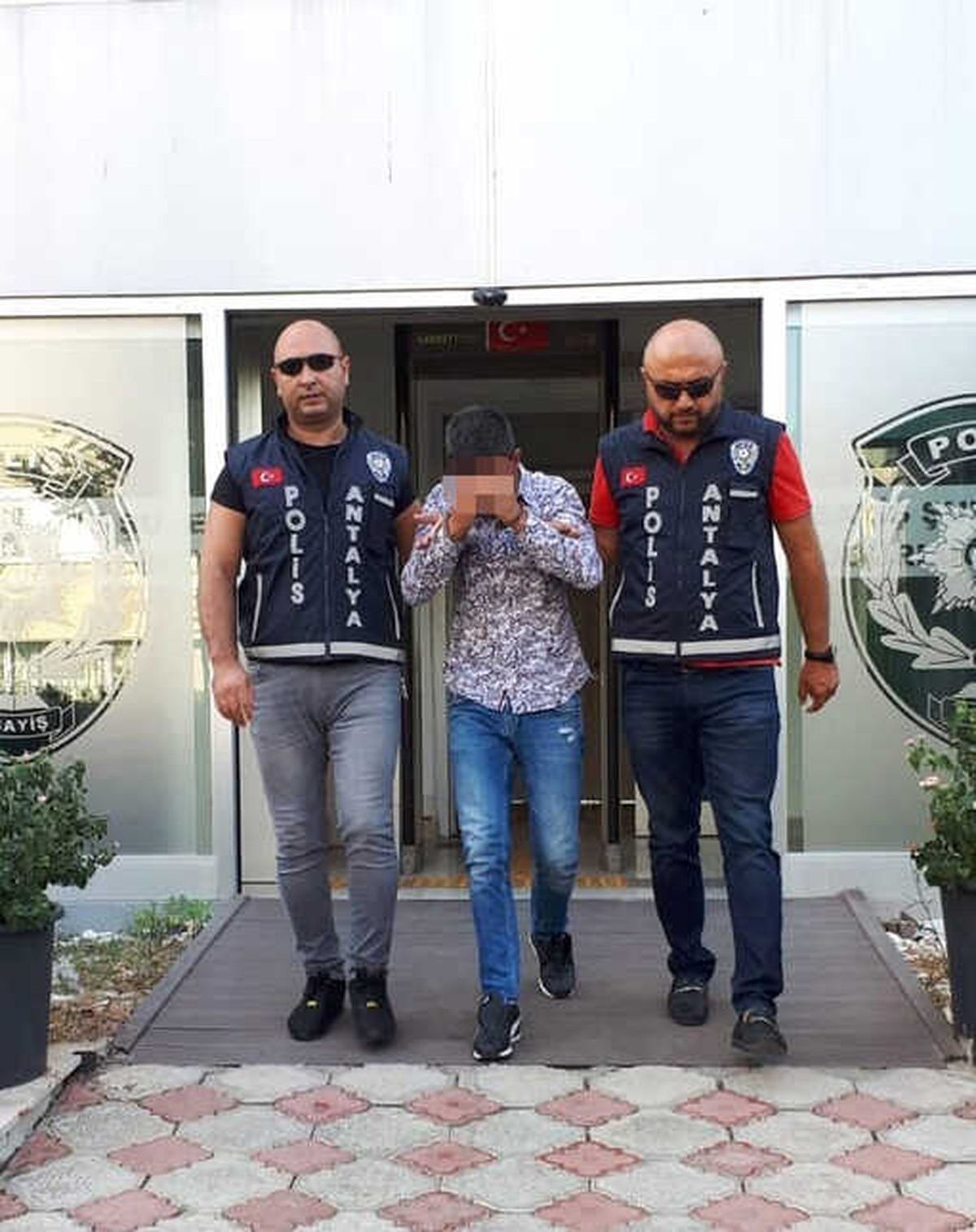 Antalya\'da Kredi Çekme Vaadiyle Dolandırıcılık