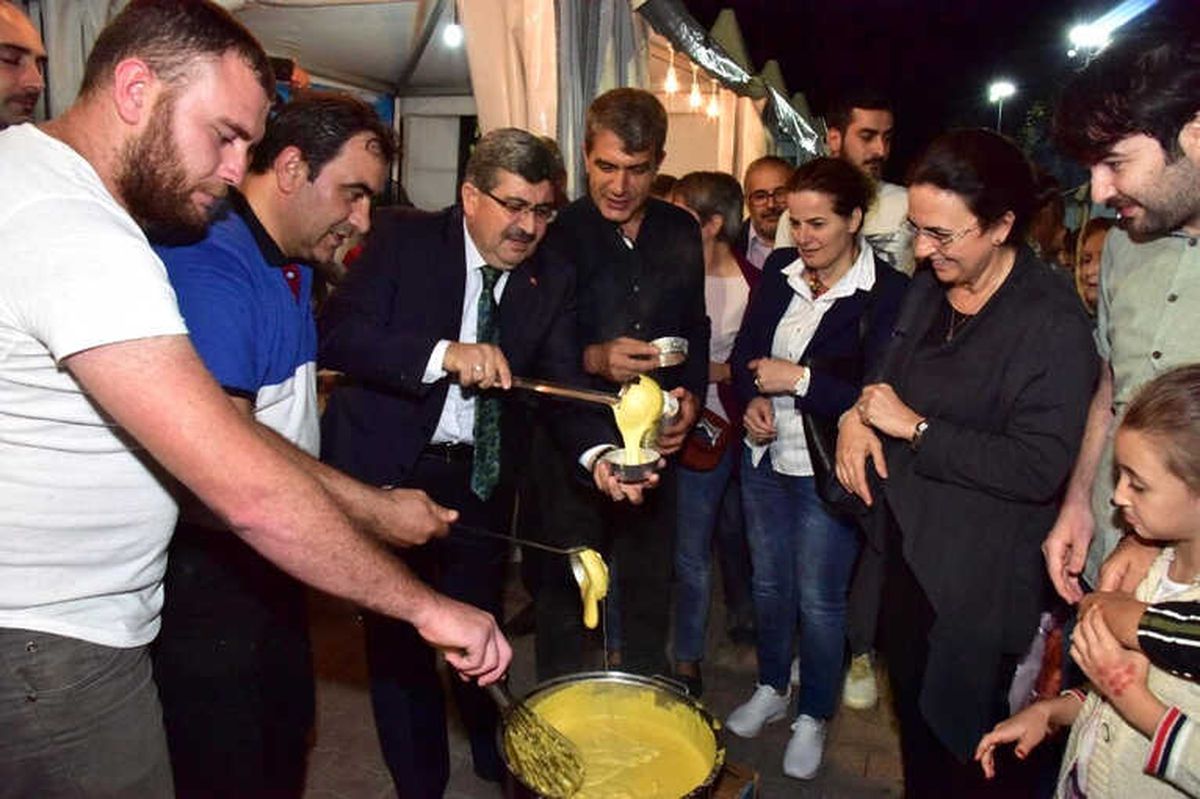 Başkan Can\'dan Vatandaşlara Kuymak İkramı