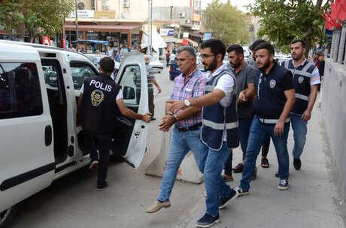 Besni\'de Dolandırıcılık Operasyonu: 5 Gözaltı