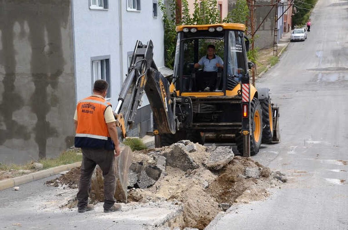 Bozüyük\'te Alt Yapı Çalışmaları Devam Ediyor