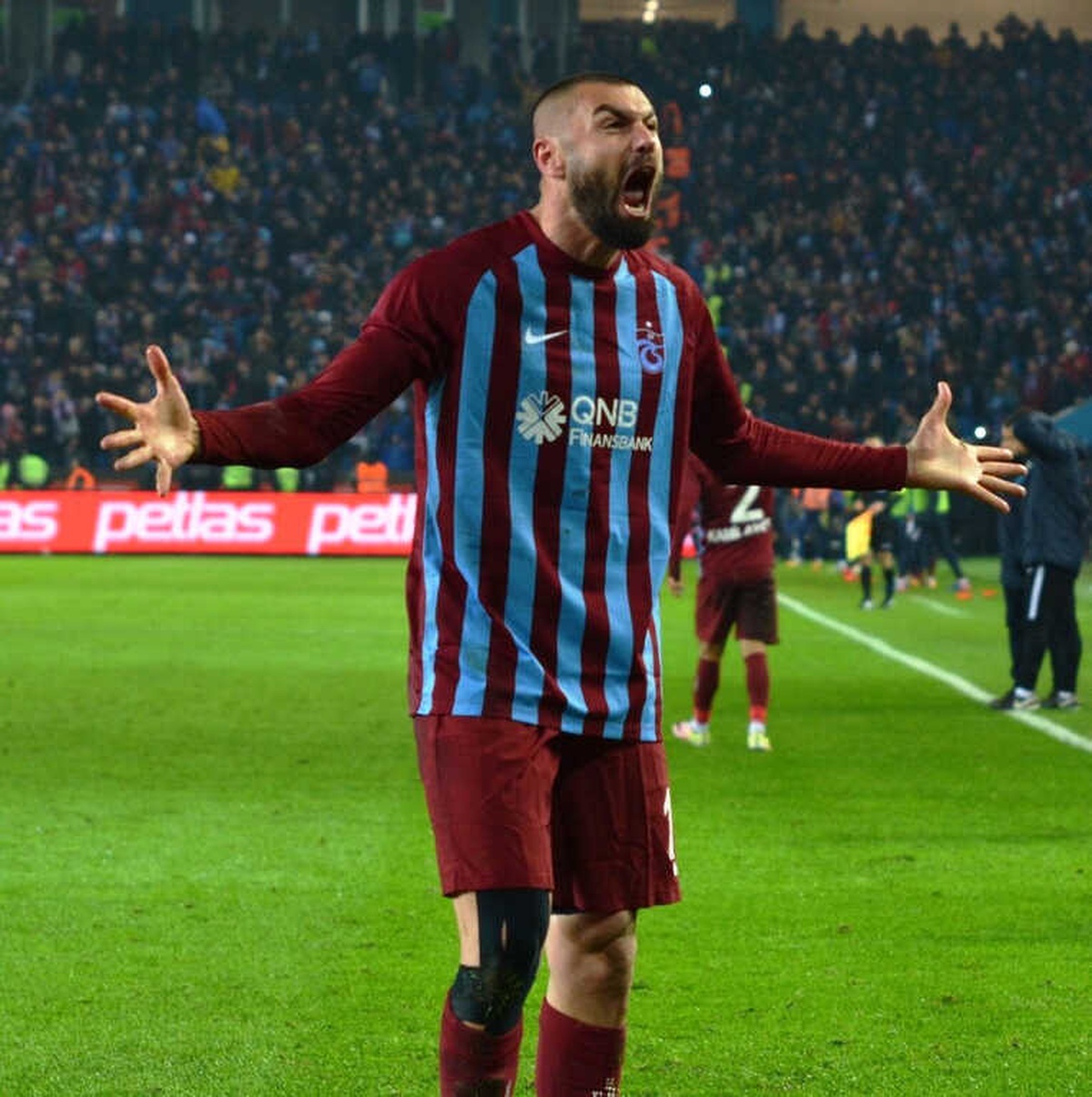 Burak Yılmaz, Alacakları İçin Trabzonspor\'u Tff\'ye Şikayet Etti