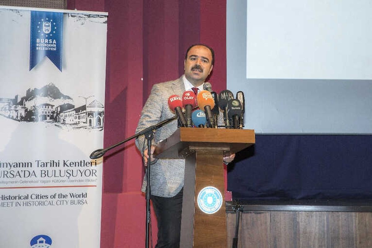 Çiftçi, Dünya Tarihi Kentler Birliği Konferansında Şanlıurfa\'yı Tanıttı