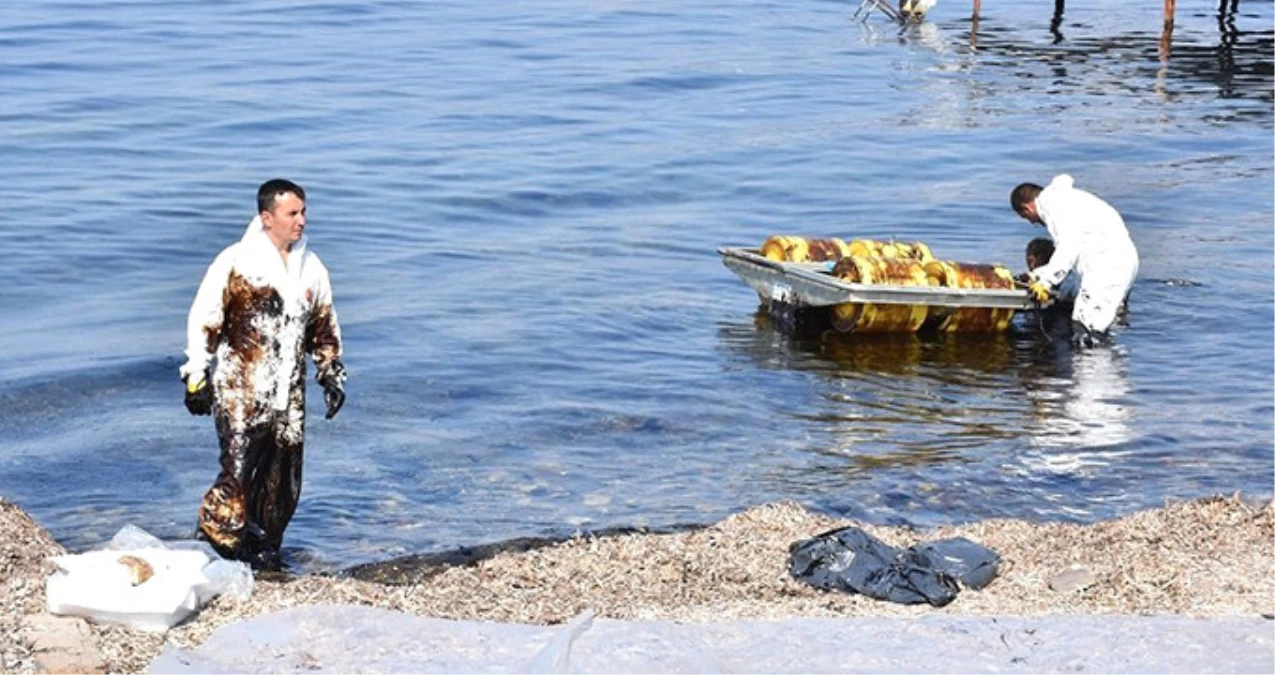 Savcılık, İzmir Aliağa\'da Denizi Kirleten Gemiye El Koydu
