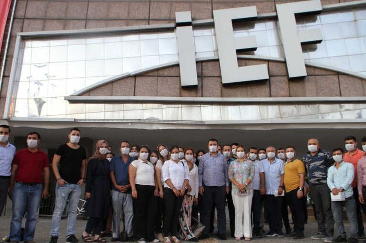 İzmir\'deki Ağır Kokuya AK Parti\'den Maskeli Tepki