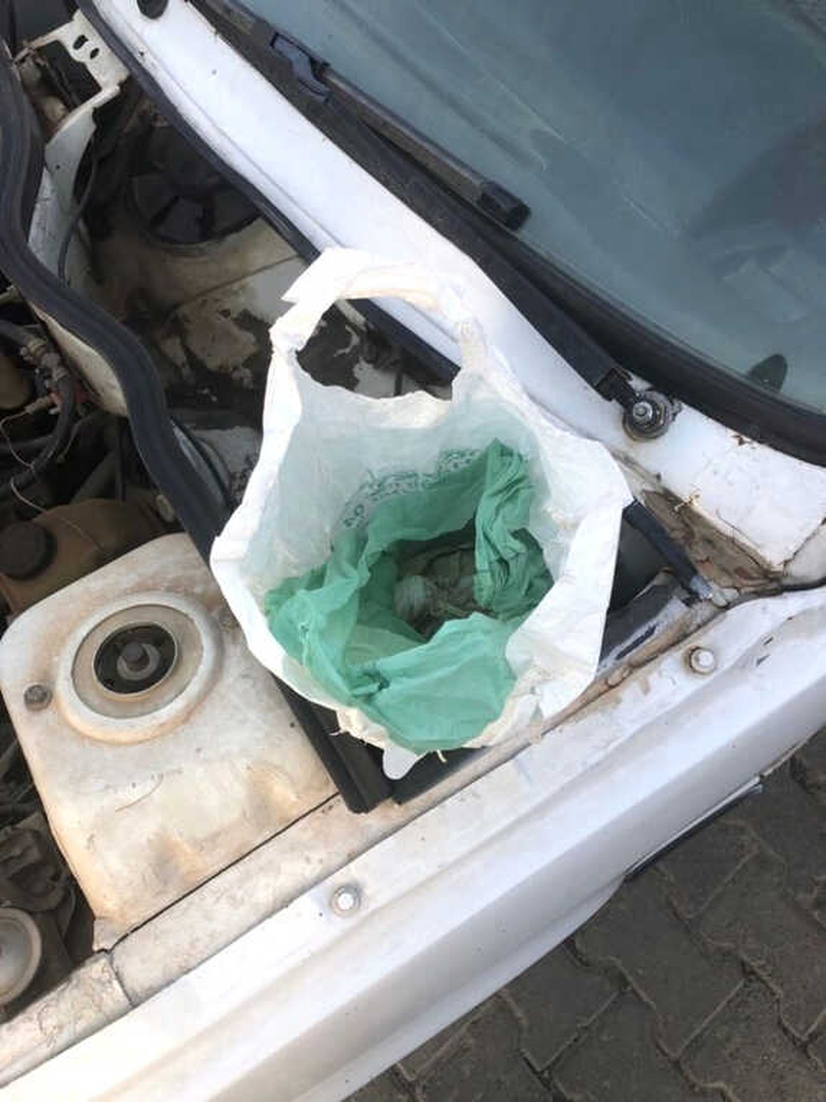 Kaputa Gizlenen 2 Kilo Esrar Ele Geçirildi