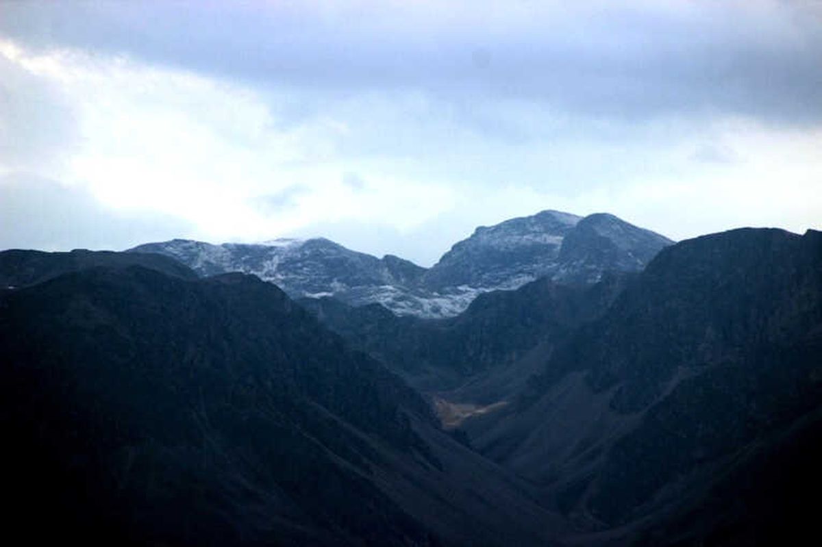 Munzur Dağı Zirvelerine Kar Yağdı