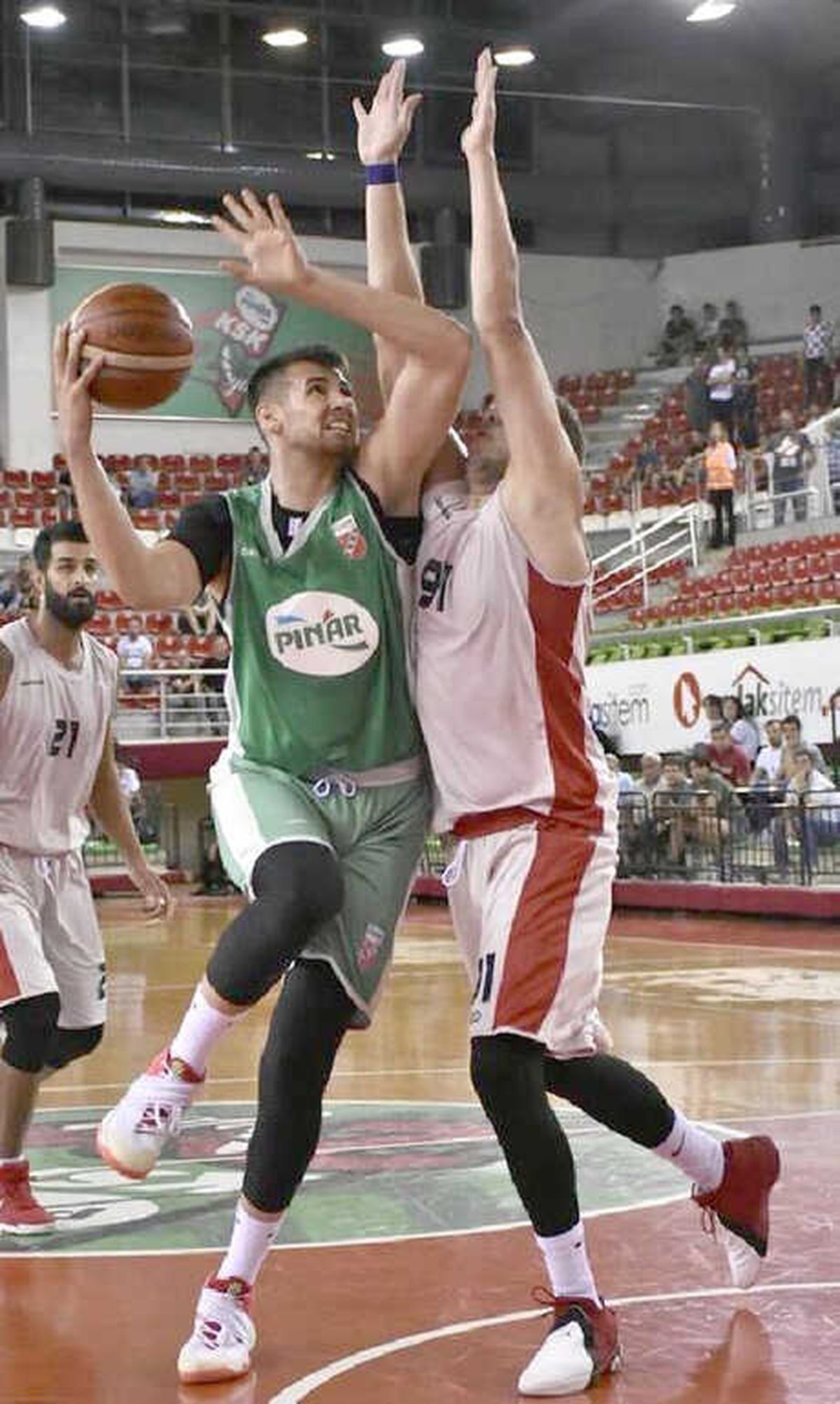 Pınar Karşıyaka Şampiyonluk İçin Parkede