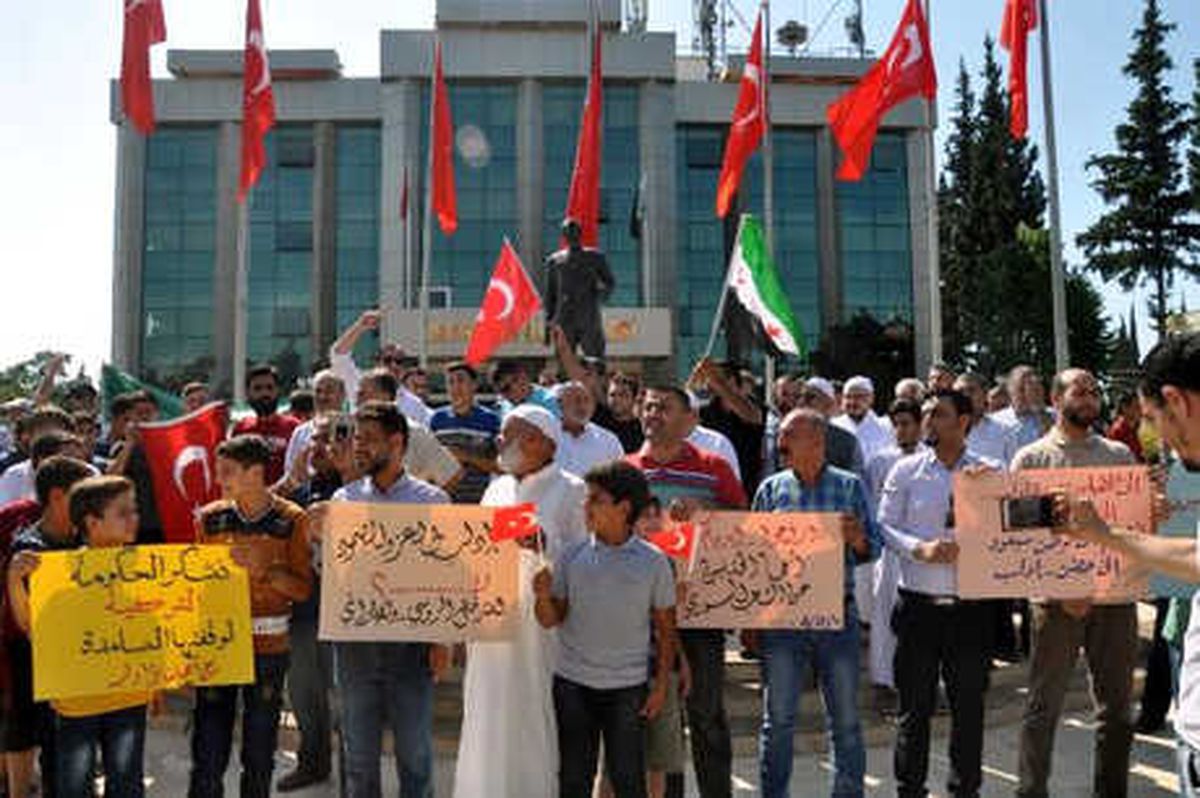 Reyhanlı\'da Suriyeliler, İdlib\'e Müdahaleyi Protesto Etti
