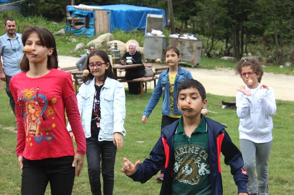 Rize\'de Toplum Destekli Polisten Çocuklara Yayla Gezisi
