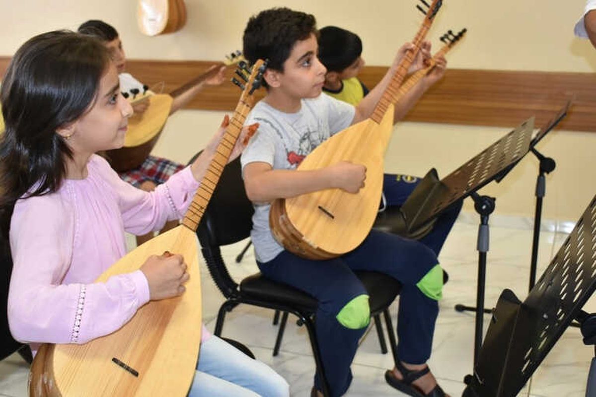 Şahinbey\'de Bağlama Ustaları Yetişiyor