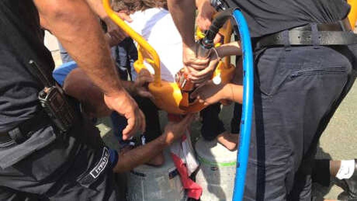 Salıncakta Sıkışan Çocuğu Kurtarma Operasyonu