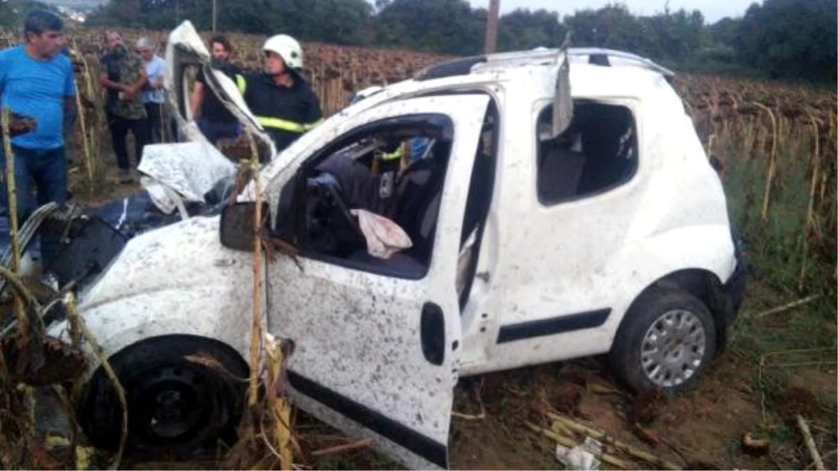 Tekirdağ\'da Otomobil Tarlaya Uçtu: 3 Ölü, 2 Yaralı