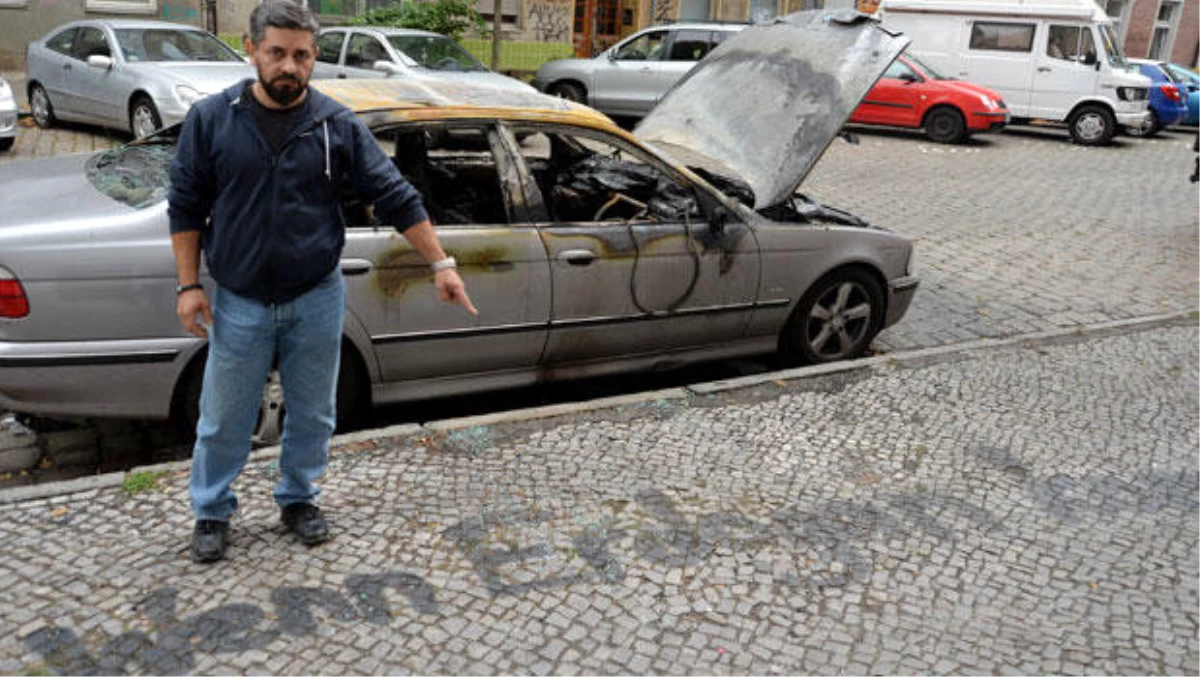 Türk Bayraklı Otomobili Yakıp, Bir de Tehdit Ettiler