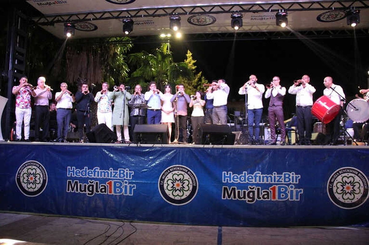 Zurnazen Milas\'ta Kulakların Pasını Sildi