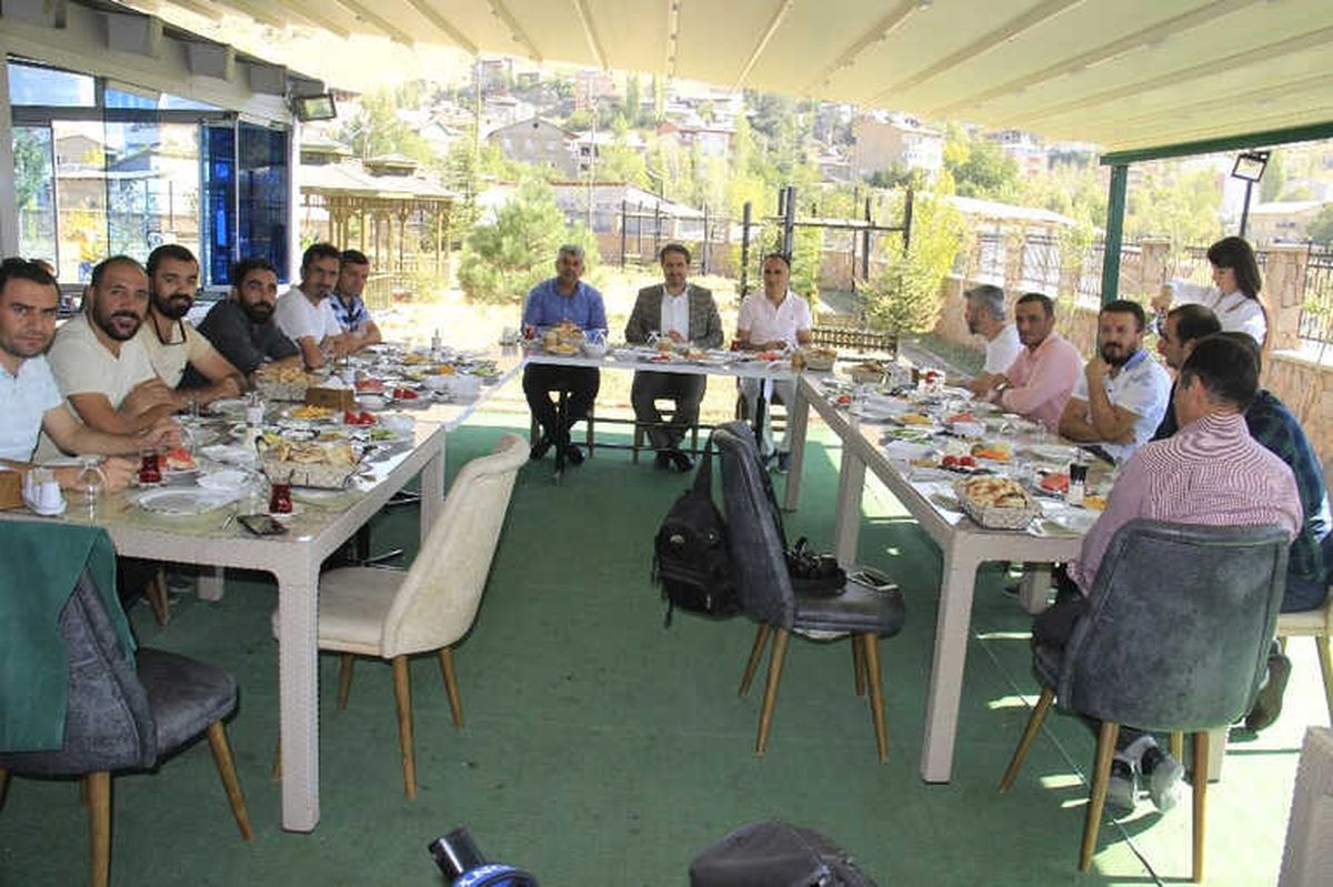 AK Parti Hakkari İl Başkanı Gür, Basın Mensupları ile Bir Araya Geldi