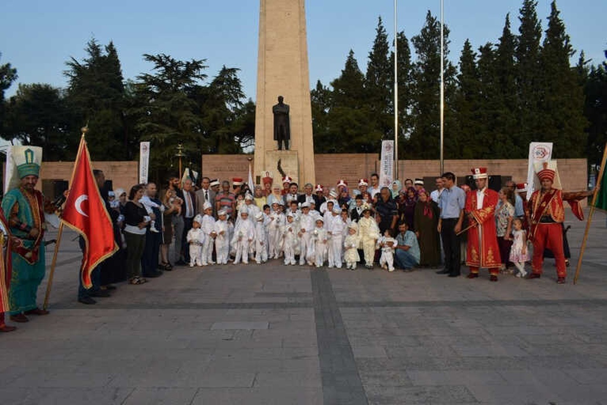 Altıeylül Belediyesi\'nden Toplu Sünnet Şöleni