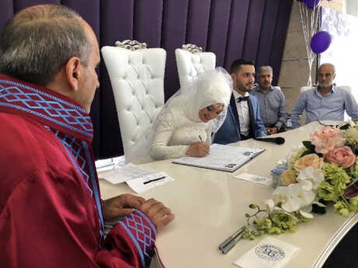 Arnavuköy\'de 26 Çiftin Mutlu Günü
