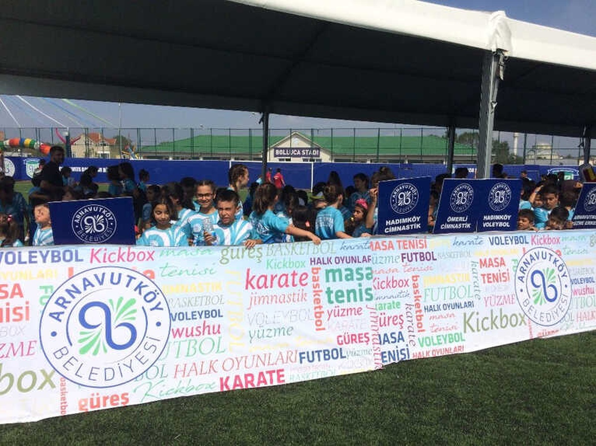 Arnavutköy\'de Yaz Spor Okulları\'nın Kapanışı Gerçekleşti