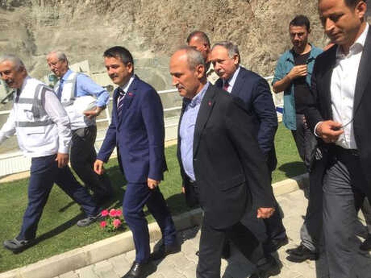 Bakanlar, Sular Altında Kalacak Yusufeli\'ni Havadan İnceledi