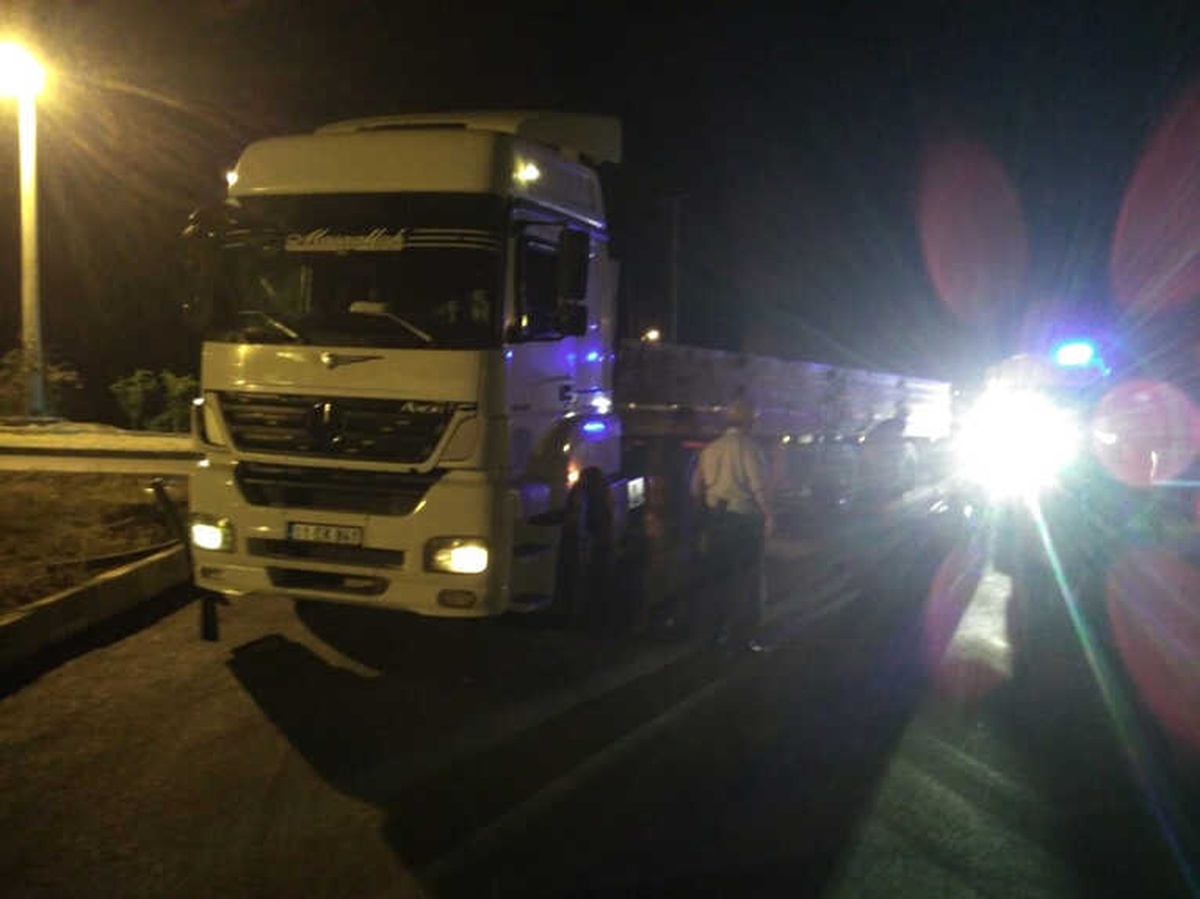 Bilecik\'te Tır ile Motosiklet Çarpıştı: 2 Yaralı
